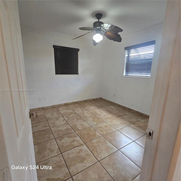 For Rent: $2,500 (3 beds, 1 baths, 1042 Square Feet)