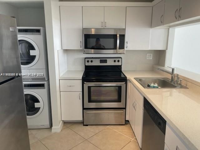 Recently Rented: $2,500 (1 beds, 1 baths, 757 Square Feet)