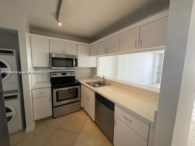 Recently Rented: $2,500 (1 beds, 1 baths, 757 Square Feet)