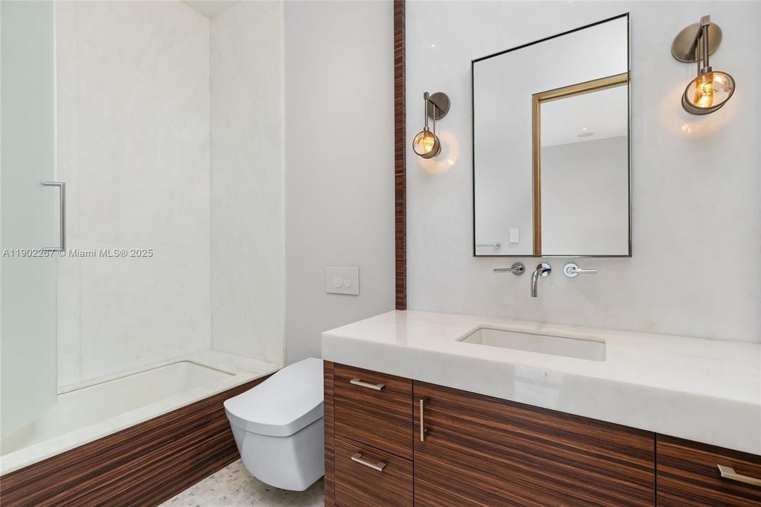 For Sale: $35,995,000 (5 beds, 5 baths, 10289 Square Feet)