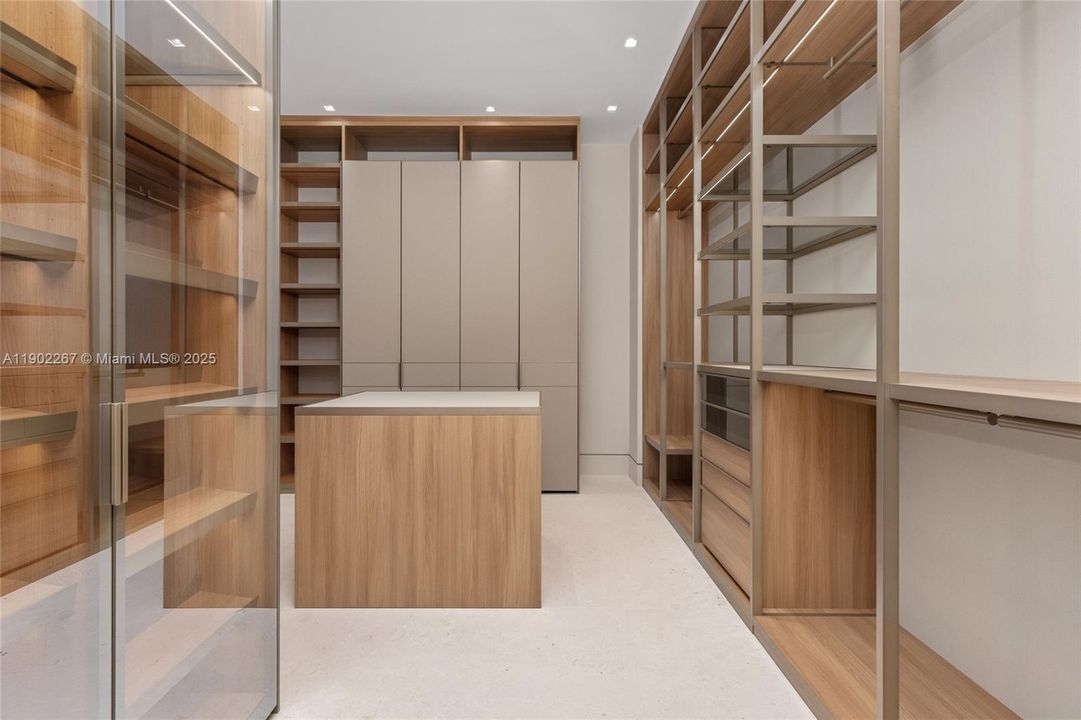 For Sale: $35,995,000 (5 beds, 5 baths, 10289 Square Feet)