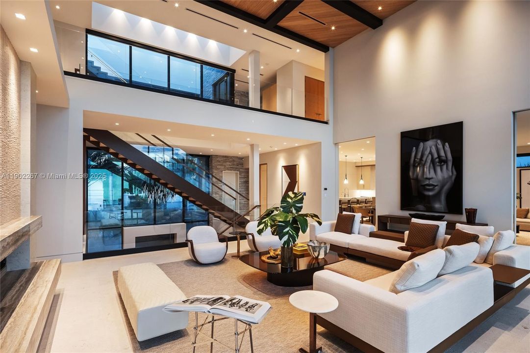 For Sale: $35,995,000 (5 beds, 5 baths, 10289 Square Feet)