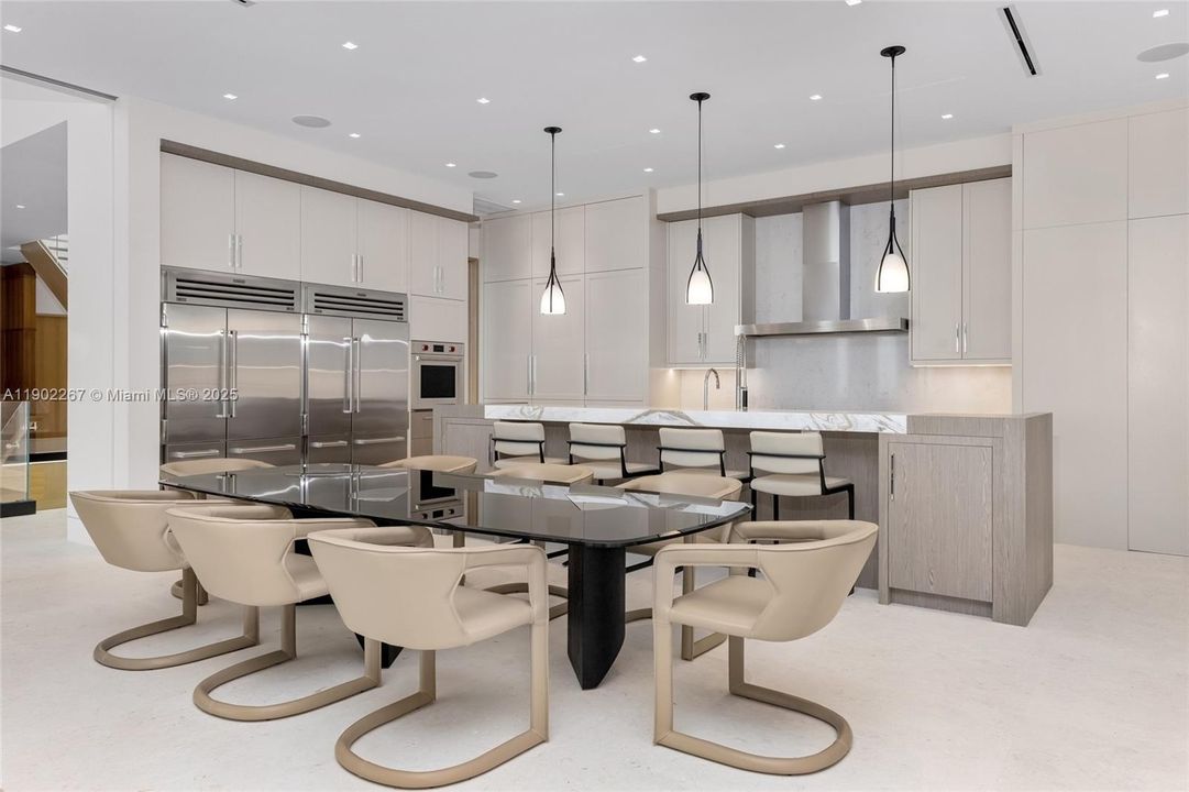 For Sale: $35,995,000 (5 beds, 5 baths, 10289 Square Feet)