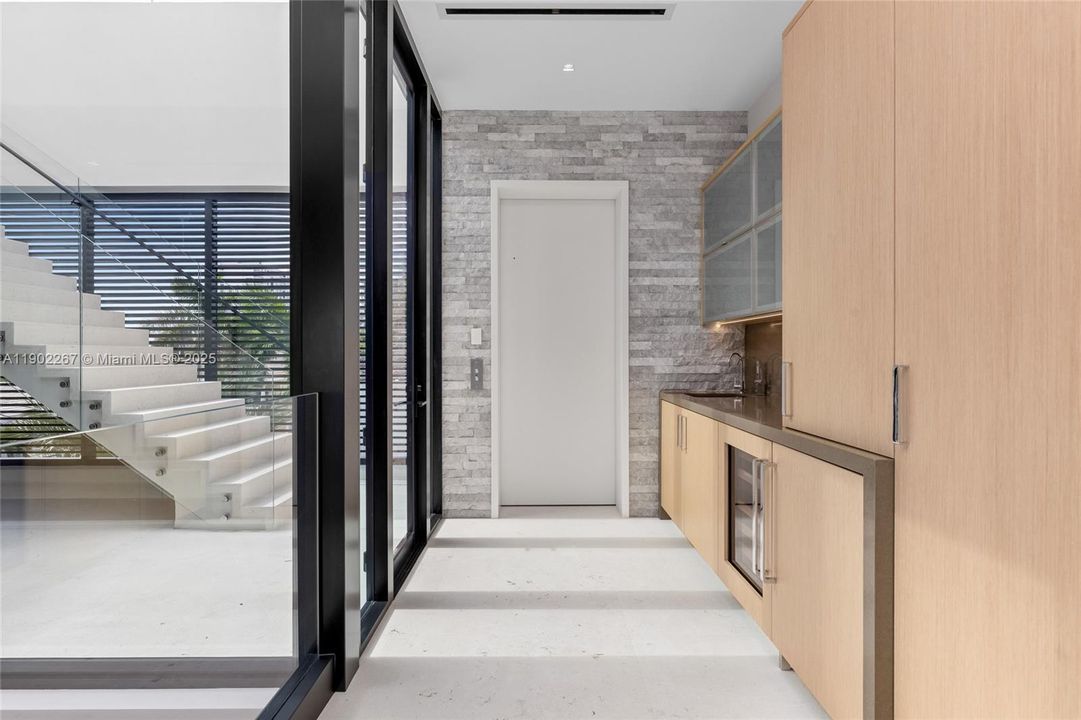 For Sale: $35,995,000 (5 beds, 5 baths, 10289 Square Feet)