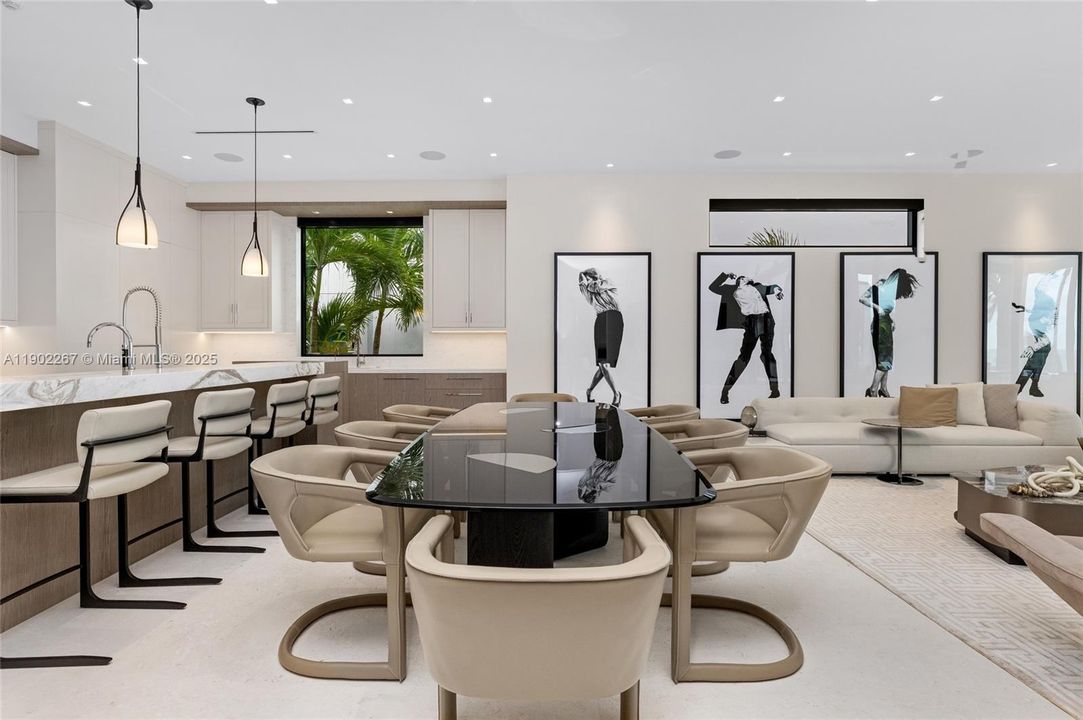 For Sale: $35,995,000 (5 beds, 5 baths, 10289 Square Feet)