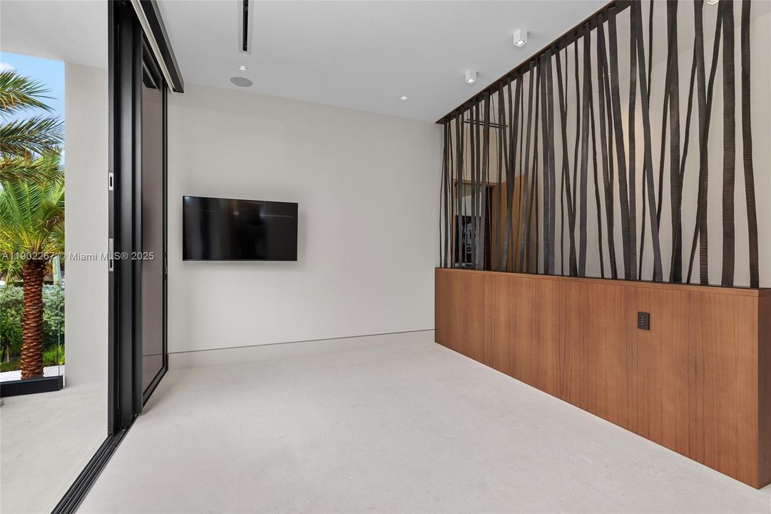 For Sale: $35,995,000 (5 beds, 5 baths, 10289 Square Feet)