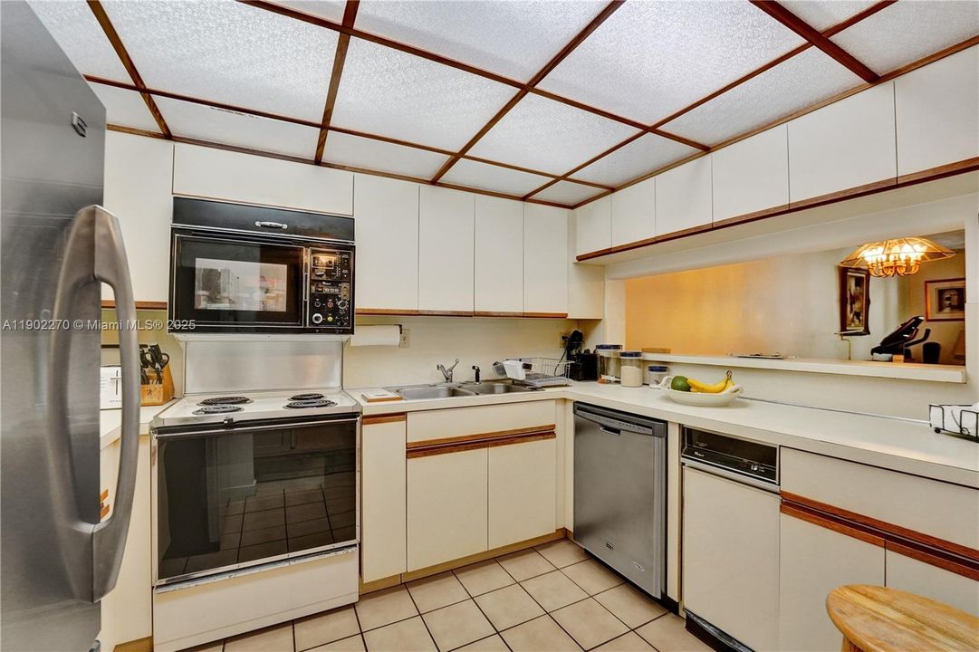 待售: $560,000 (1 贝兹, 1 浴室, 972 平方英尺)