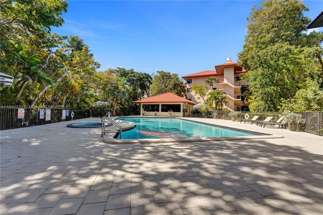 待售: $560,000 (1 贝兹, 1 浴室, 972 平方英尺)