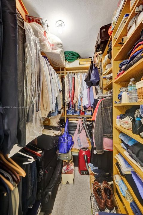 待售: $560,000 (1 贝兹, 1 浴室, 972 平方英尺)