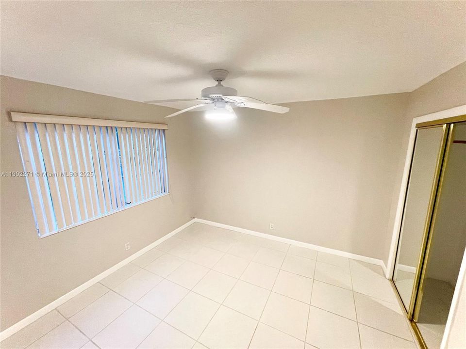 For Rent: $2,399 (3 beds, 2 baths, 960 Square Feet)