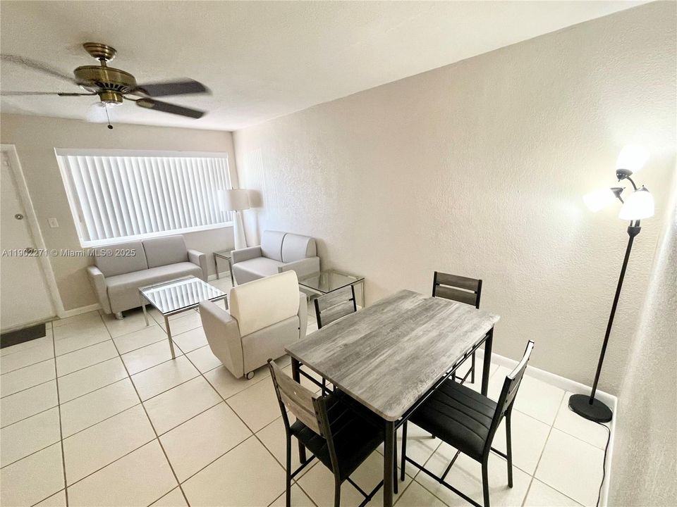For Rent: $2,399 (3 beds, 2 baths, 960 Square Feet)
