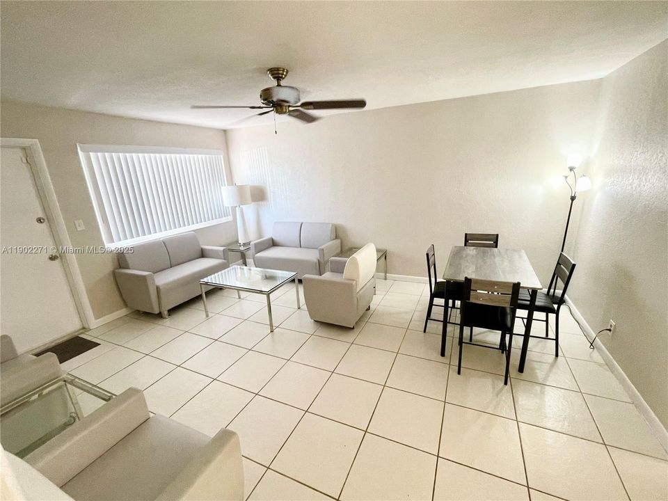 For Rent: $2,399 (3 beds, 2 baths, 960 Square Feet)