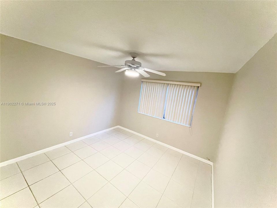 For Rent: $2,399 (3 beds, 2 baths, 960 Square Feet)