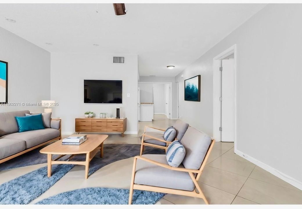 For Rent: $2,399 (3 beds, 2 baths, 960 Square Feet)