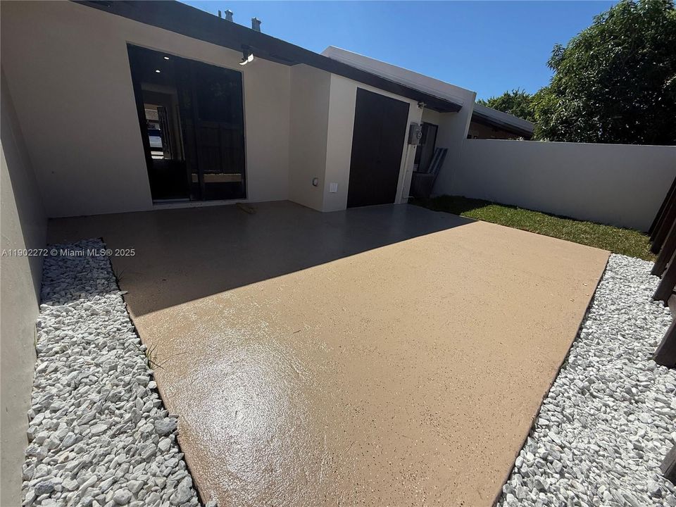 Recently Rented: $2,700 (2 beds, 2 baths, 1030 Square Feet)