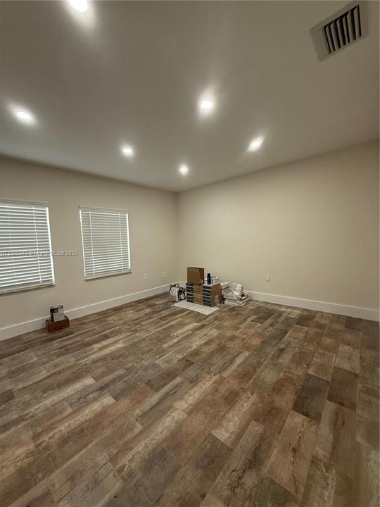 Recently Rented: $2,700 (2 beds, 2 baths, 1030 Square Feet)