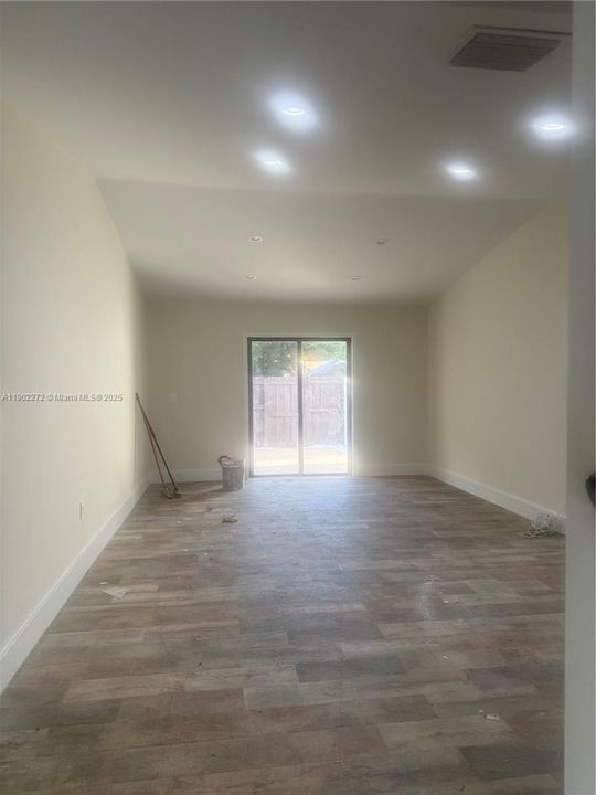 Recently Rented: $2,700 (2 beds, 2 baths, 1030 Square Feet)