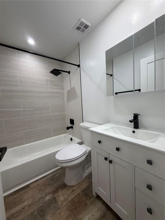 Recently Rented: $2,700 (2 beds, 2 baths, 1030 Square Feet)