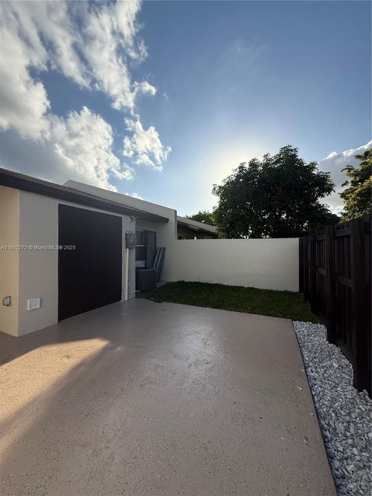 Recently Rented: $2,700 (2 beds, 2 baths, 1030 Square Feet)