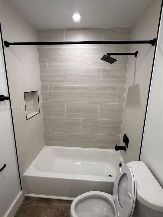 Recently Rented: $2,700 (2 beds, 2 baths, 1030 Square Feet)