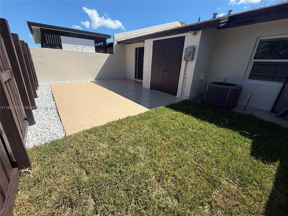 Recently Rented: $2,700 (2 beds, 2 baths, 1030 Square Feet)