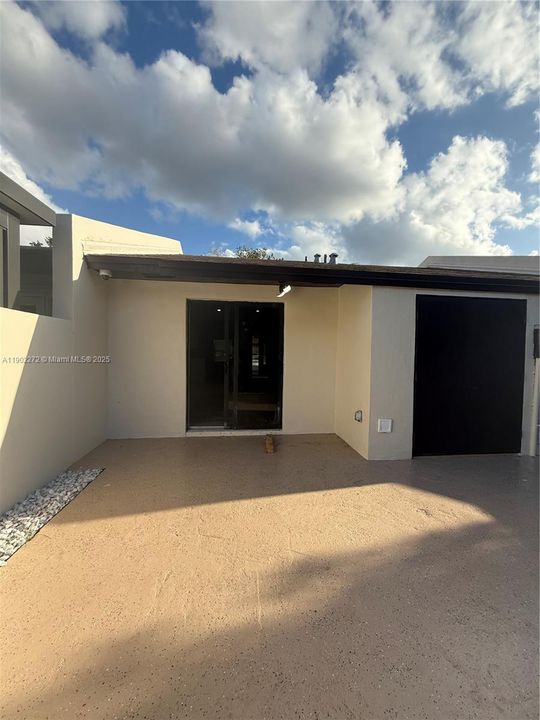 Recently Rented: $2,700 (2 beds, 2 baths, 1030 Square Feet)