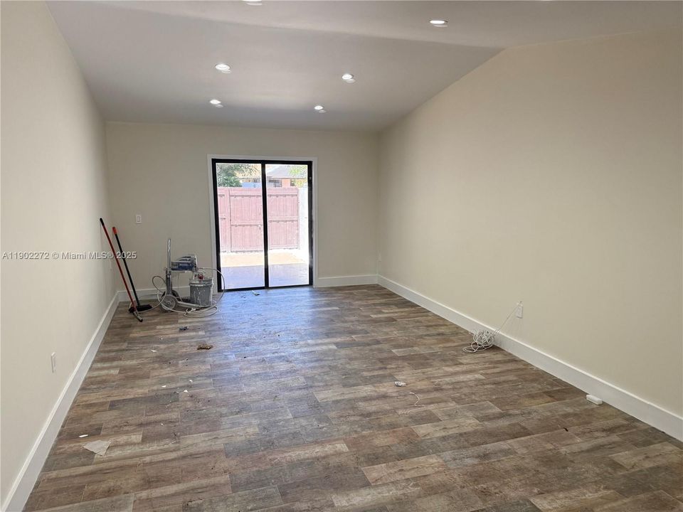 Recently Rented: $2,700 (2 beds, 2 baths, 1030 Square Feet)