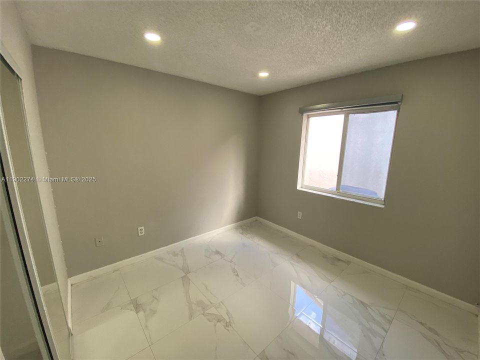 Под контрактом: $3,100 (3 спален, 2 ванн, 1169 Квадратных фут)