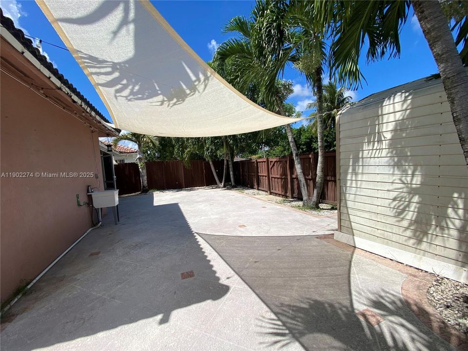 Под контрактом: $3,100 (3 спален, 2 ванн, 1169 Квадратных фут)