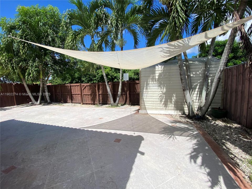 Под контрактом: $3,100 (3 спален, 2 ванн, 1169 Квадратных фут)