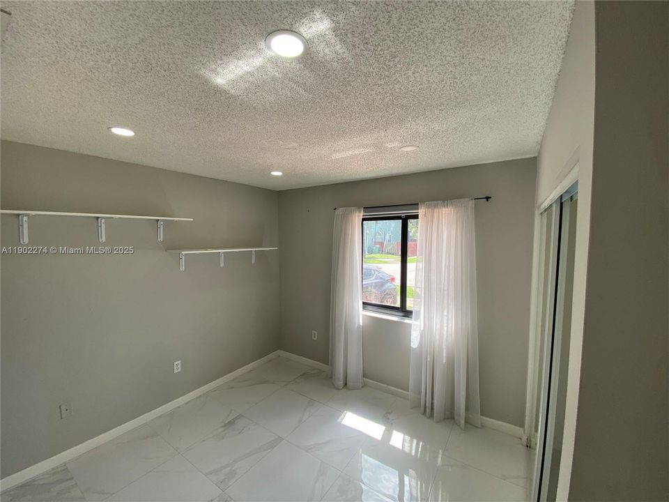 Под контрактом: $3,100 (3 спален, 2 ванн, 1169 Квадратных фут)