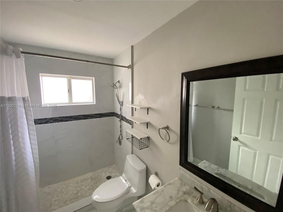 Под контрактом: $3,100 (3 спален, 2 ванн, 1169 Квадратных фут)