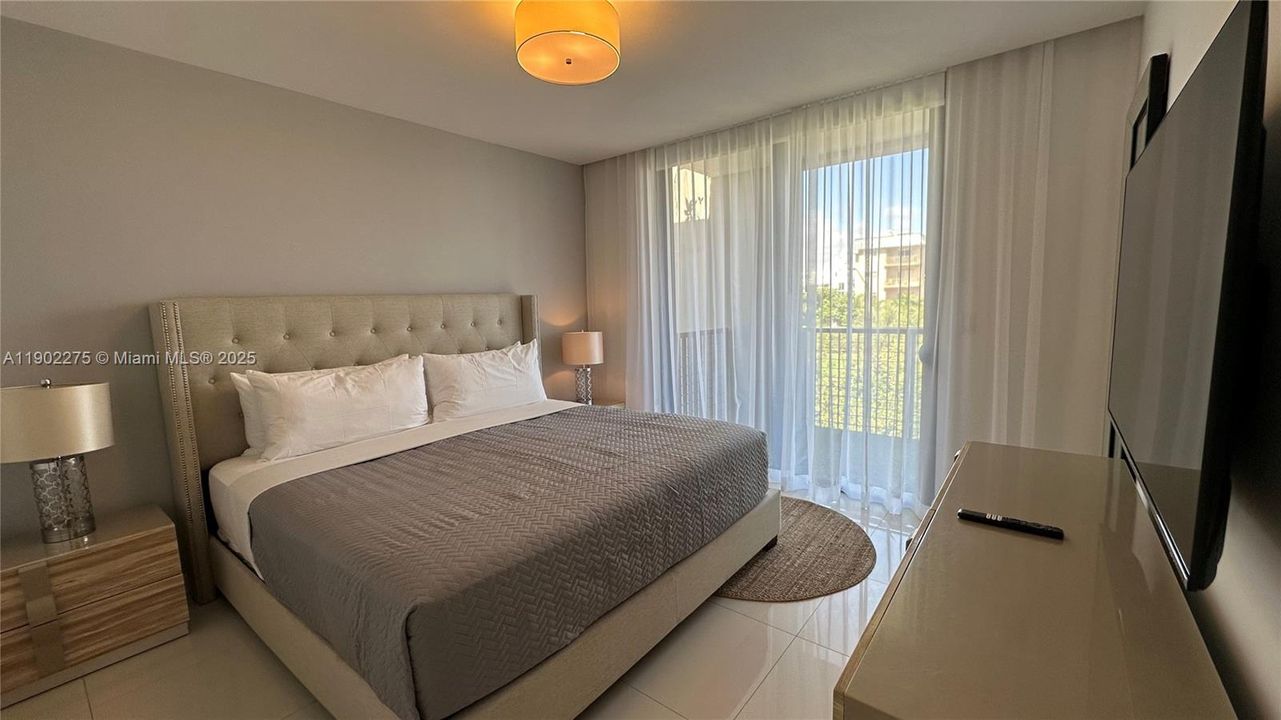 For Sale: $960,000 (2 beds, 2 baths, 1175 Square Feet)