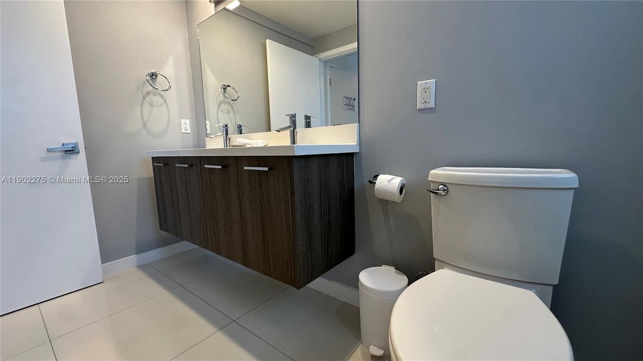 For Sale: $960,000 (2 beds, 2 baths, 1175 Square Feet)