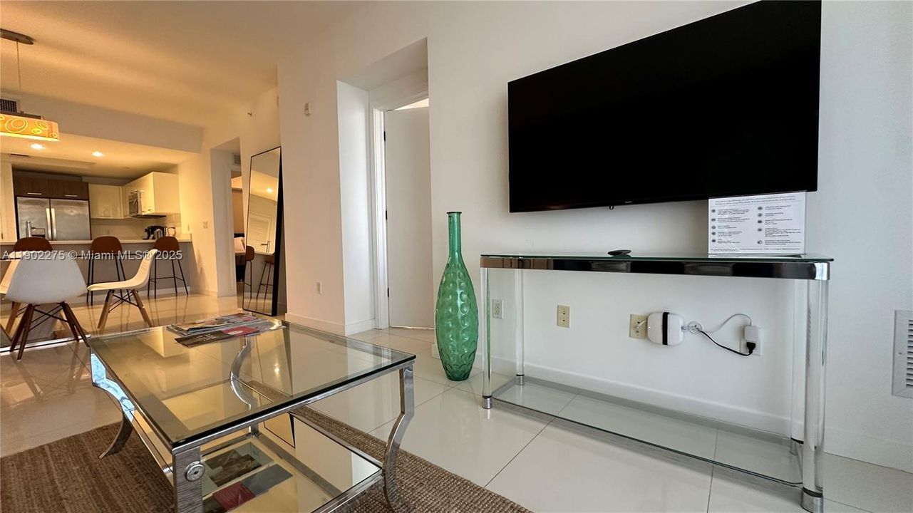 For Sale: $960,000 (2 beds, 2 baths, 1175 Square Feet)