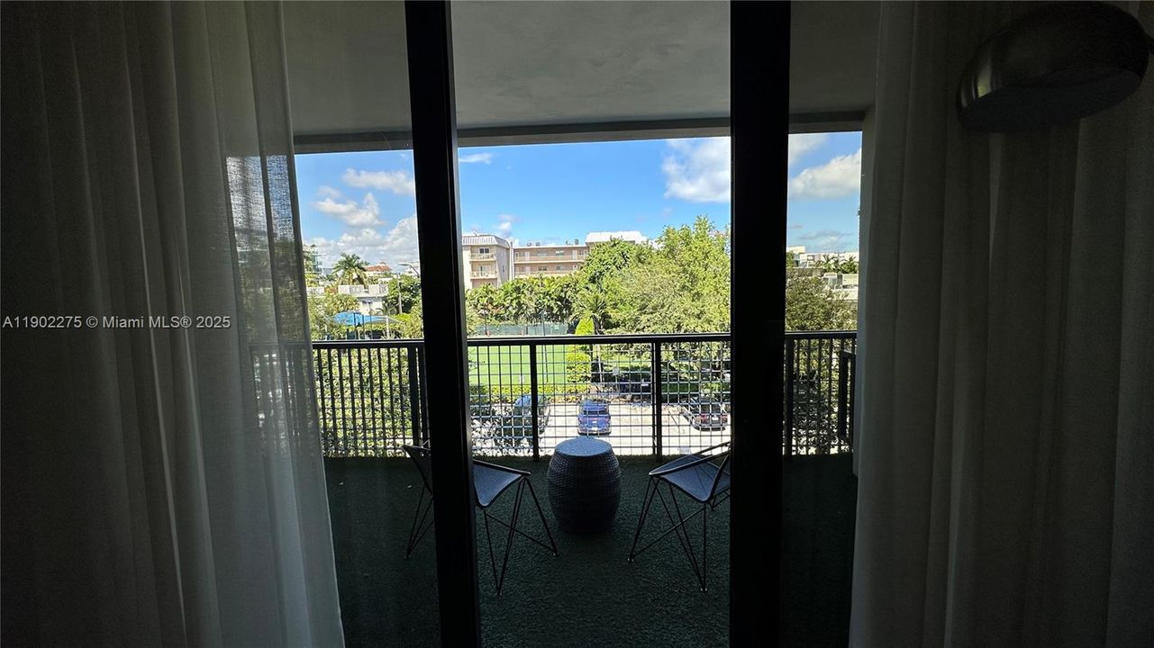 For Sale: $960,000 (2 beds, 2 baths, 1175 Square Feet)