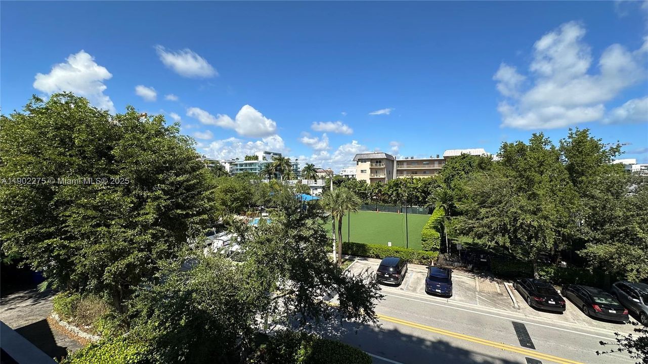 For Sale: $960,000 (2 beds, 2 baths, 1175 Square Feet)