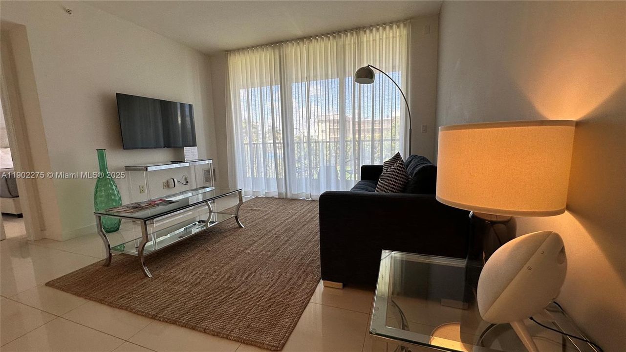 For Sale: $960,000 (2 beds, 2 baths, 1175 Square Feet)