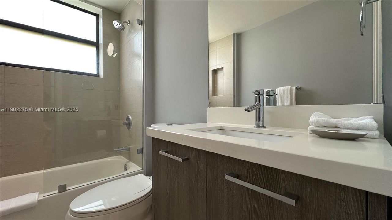 For Sale: $960,000 (2 beds, 2 baths, 1175 Square Feet)