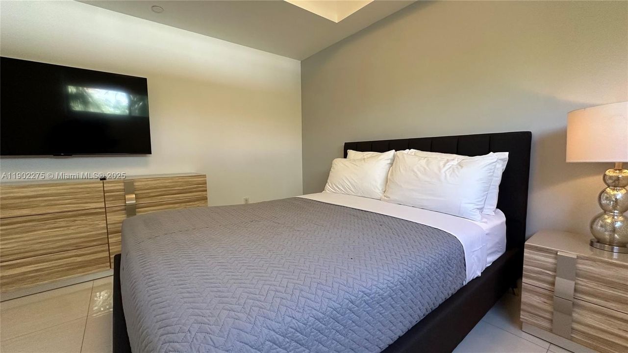 For Sale: $960,000 (2 beds, 2 baths, 1175 Square Feet)