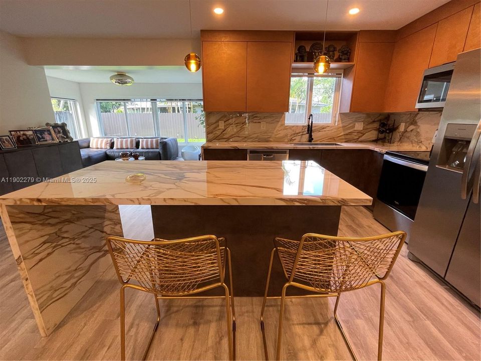 На продажу: $695,000 (3 спален, 2 ванн, 1280 Квадратных фут)