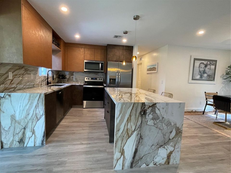 На продажу: $695,000 (3 спален, 2 ванн, 1280 Квадратных фут)