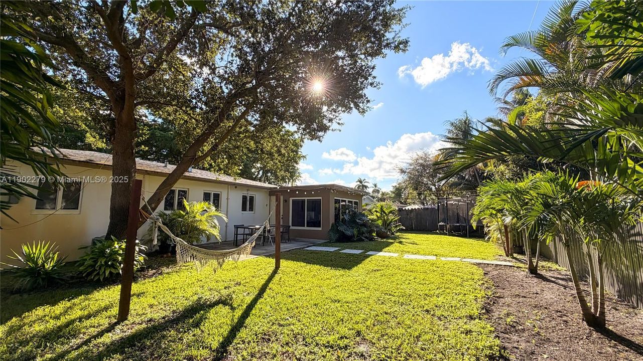 На продажу: $695,000 (3 спален, 2 ванн, 1280 Квадратных фут)