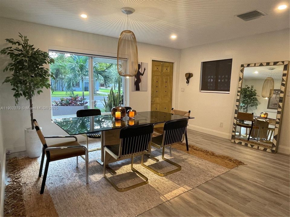 На продажу: $695,000 (3 спален, 2 ванн, 1280 Квадратных фут)