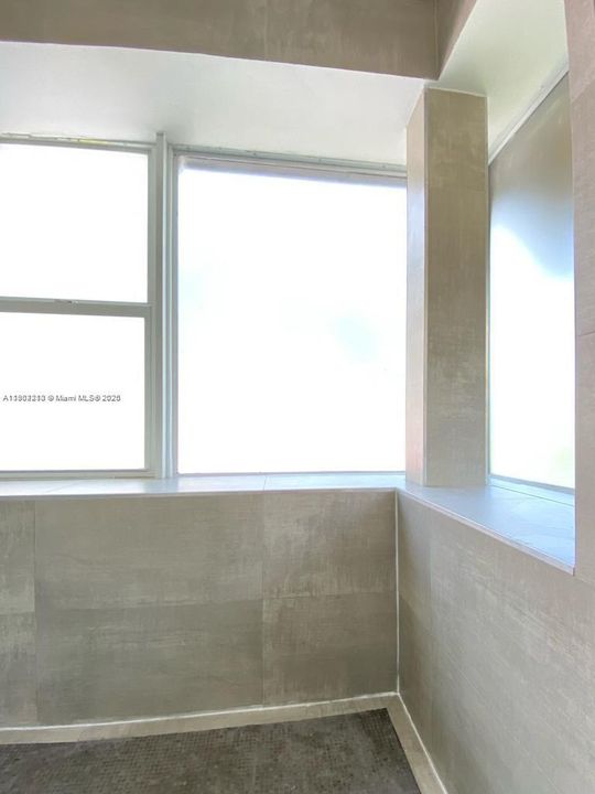 Active With Contract: $3,300 (1 beds, 1 baths, 960 Square Feet)