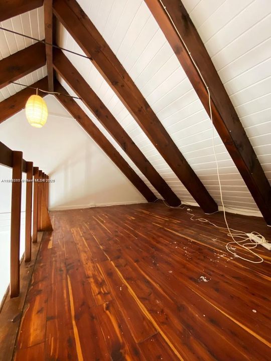 Active With Contract: $3,300 (1 beds, 1 baths, 960 Square Feet)