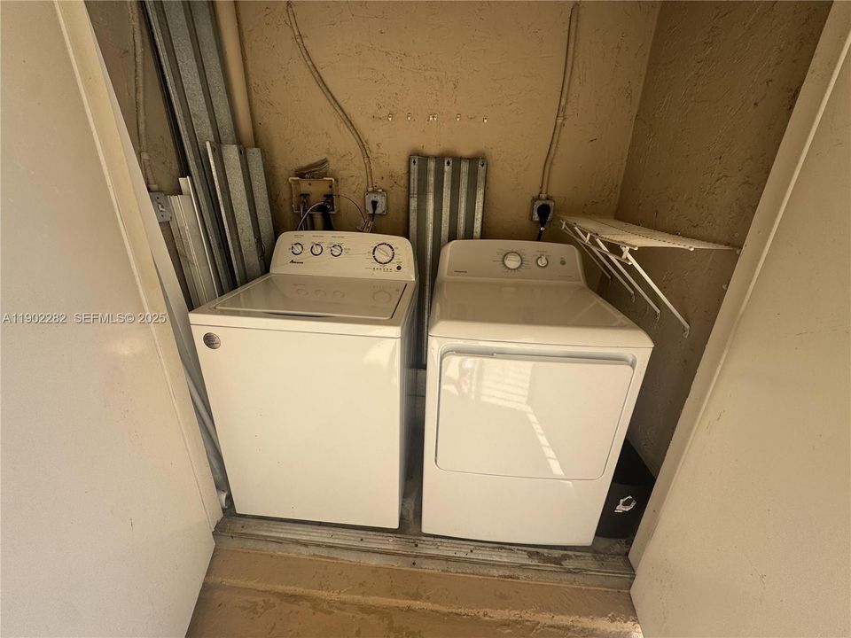 For Rent: $2,300 (2 beds, 2 baths, 1130 Square Feet)