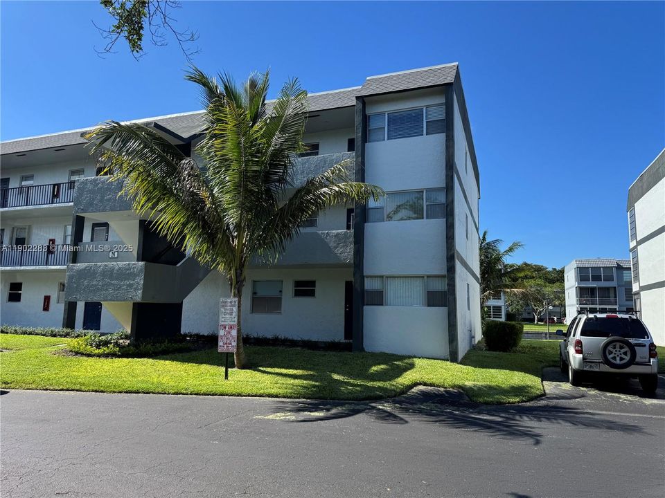 For Sale: $183,000 (2 beds, 2 baths, 1025 Square Feet)