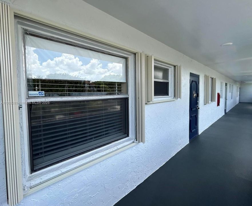 For Sale: $183,000 (2 beds, 2 baths, 1025 Square Feet)