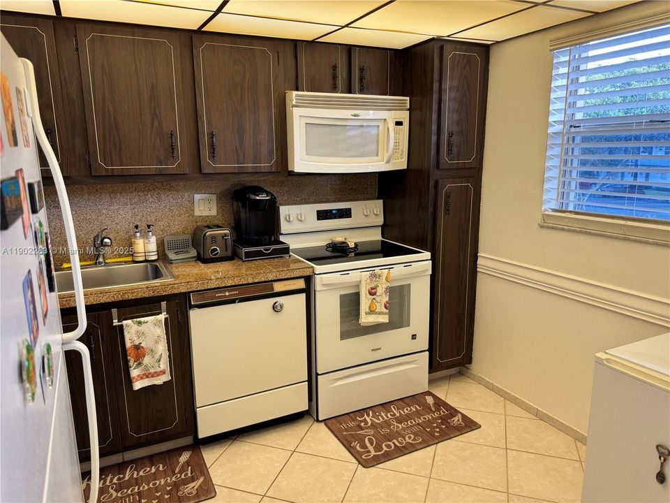 For Sale: $183,000 (2 beds, 2 baths, 1025 Square Feet)